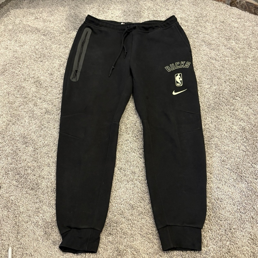 Milwaukee Bucks Nike Engineered Tech Fleece sweatpants Mens XL TEAM STAFF ISSUE